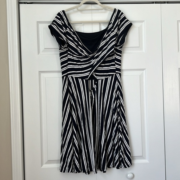 Loft‎ Navy and White Stripped Dress - Picture 4 of 7